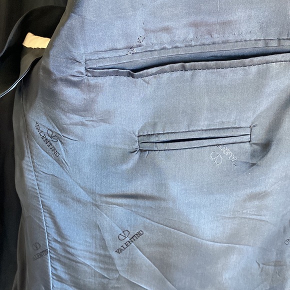 VALENTINO MEN BLAZER, NAVY BLUE COLOR, SIZE 42.5R. - Picture 9 of 13